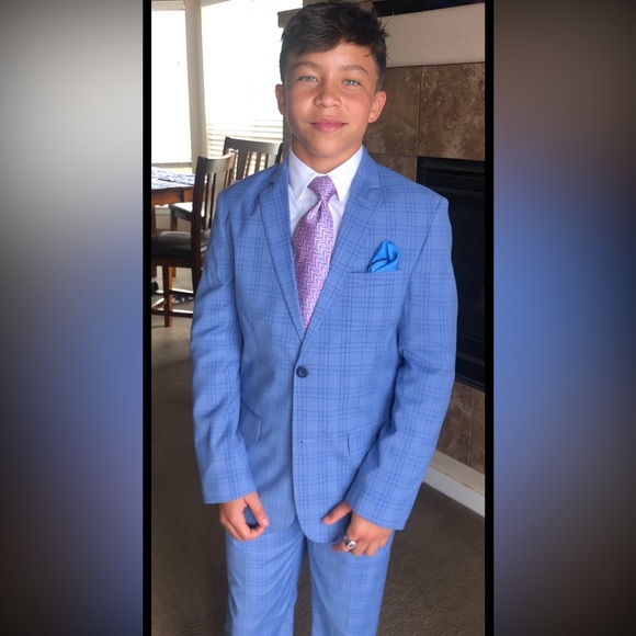 Calvin Klein boys suit. Slim fit and stretch - Picture 3 of 3